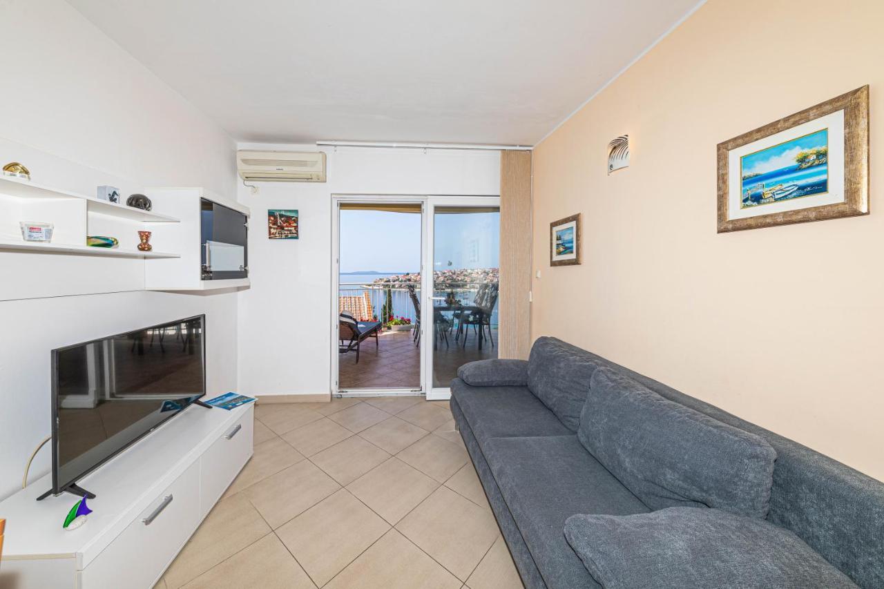 Apartment Nea Leona