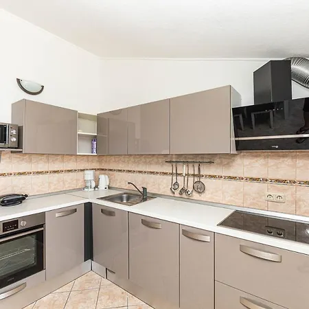 Apartments Villa Nea Leona Trogir Exterior photo
