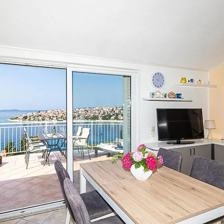 Apartments Villa Nea Leona Trogir Exterior photo