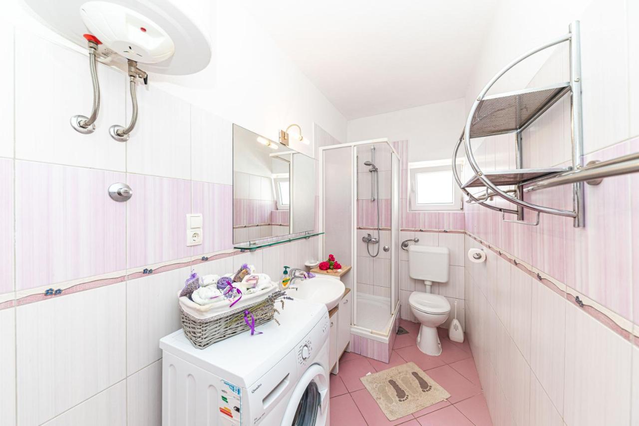 Nea Leona Apartamento *