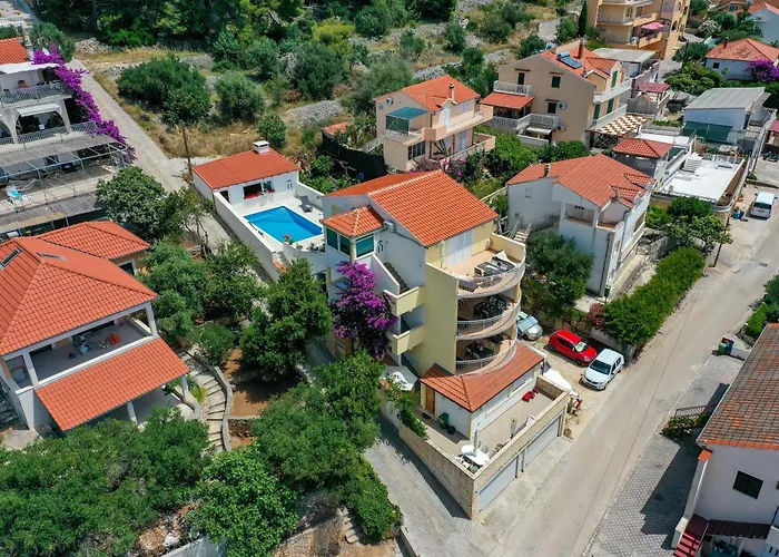 Apartments Villa Nea Leona